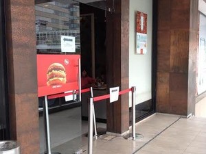 Cerita Saksi Saat ML Pecahkan Kaca McD Sarinah karena Tak Diberi Uang