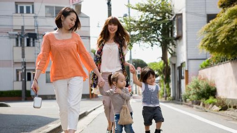 Seberapa Perlu Ortu Antar Anak di Hari Pertama Masuk Sekolah?/ Foto: thinkstock Seberapa Perlu Ortu Antar Anak di Hari Pertama Masuk Sekolah?/ Foto: thinkstock
