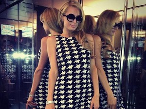 Terjebak di Lift, Paris Hilton Minta Tolong Lewat Snapchat