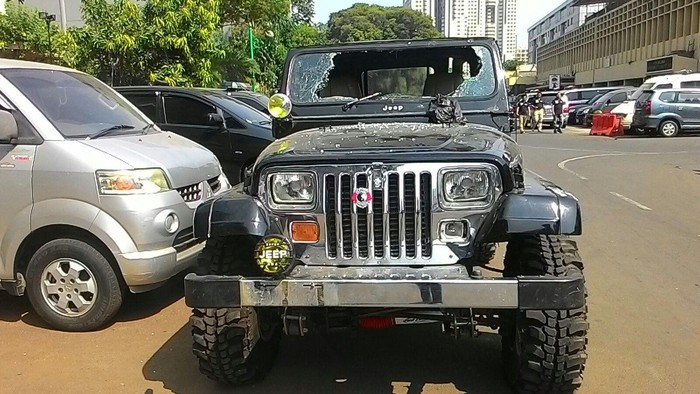 Ini Penampakan Jeep yang Rusak Akibat Sweeping di Senayan Dini Hari