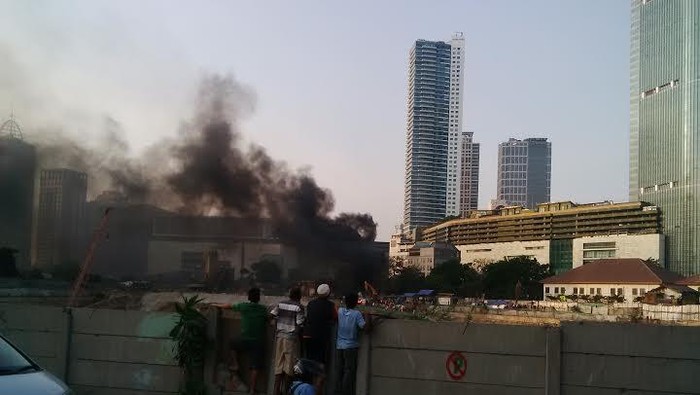 Bedeng di Lokasi Proyek Belakang Hotel Kempinski Terbakar