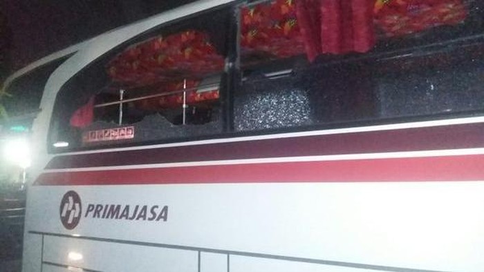 Bus Primajasa Jakarta-Merak Dilempari Batu di Tol Dalam Kota