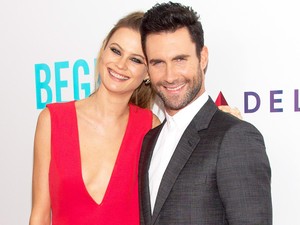 Behati Prinsloo Lahirkan Seorang Putri Cantik, Siapa Namanya?