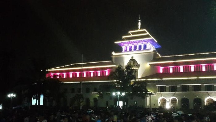 Persib Juara, Begini Ekspresi Kegembiraan Ribuan Bobotoh di Bandung