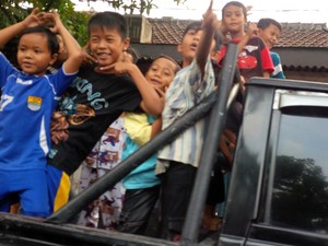 Warga Bandung Ramai-ramai Menuju Lokasi Nobar Persib vs Sriwijaya FC