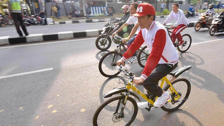 Pagi Ini Jokowi akan Bersepeda di Borobudur dan Bagikan Sertifikat Tanah Pagi Ini Jokowi akan Bersepeda di Borobudur dan Bagikan Sertifikat Tanah