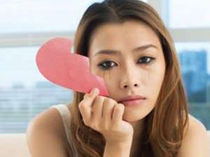 Wanita Patah Hati wanita sedih karena patah hati