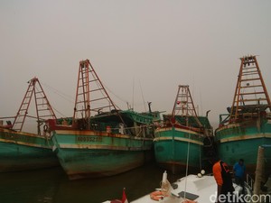 Kementerian KKP Musnahkan 4 Kapal Vietnam di Perairan Pontianak Hari Ini