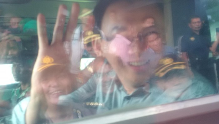 Kapolda Metro dan Ahok ke GBK Bareng Naik Unimog Pangdam Jaya