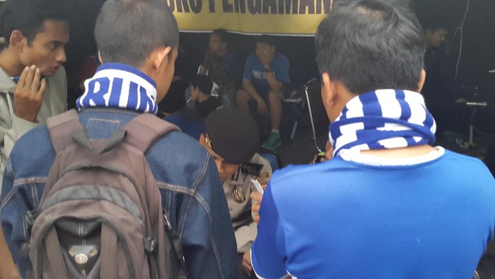 Polisi Catat Data Bobotoh yang Gagal Berangkat ke GBK
