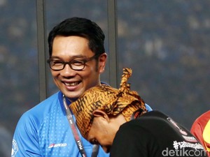 Ridwan Kamil Keukeuh Pawai Kemenangan Persib Digelar Minggu