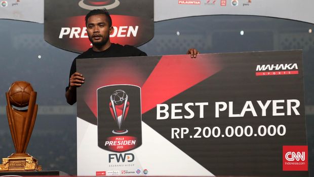 Zulham Zamrun saat menjadi pemain terbaik di Piala Presiden 2015. (