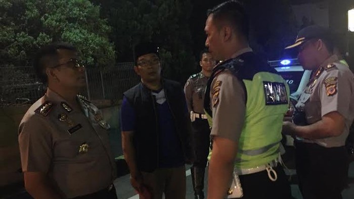 Bersama Bobotoh, Ridwan Kamil Tunggu Kedatangan Tim Persib di Pasteur