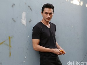 Indra Bruggman Tak Mau Sukses Sendiri, Keluarga Juga Harus Ikut Maju