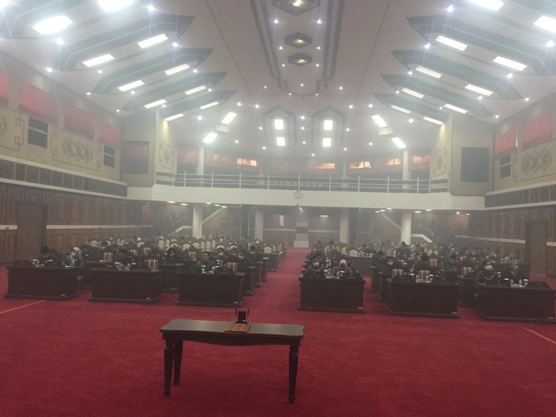 Rapat Diganggu Asap, Pj Gubernur Kalteng: Parah, Perlu Bantuan Pusat! Rapat Diganggu Asap, Pj Gubernur Kalteng: Parah, Perlu Bantuan Pusat!