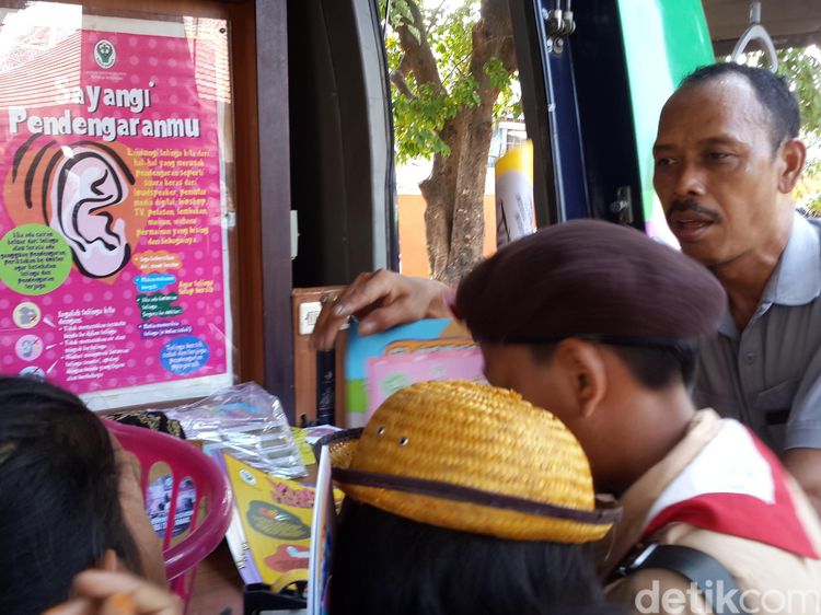 Ramainya Saat Anak SD Cek Kesehatan Gigi, Telinga dan Mulut