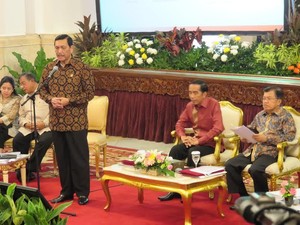 Jokowi Minta Luhut Sebarkan Nomor Teleponnya ke Kepala Daerah se-Indonesia