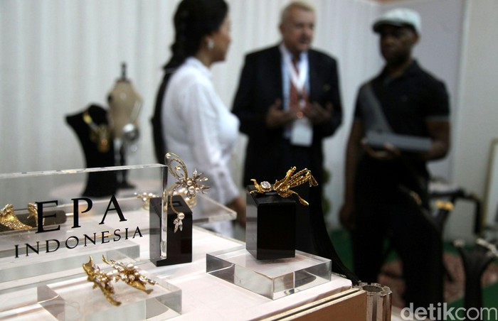 Pesiden Joko Widodo didampingi Menteri Perdagangan Thomas Lembong  resmi membuka pameran perdagangan skala internasional, Trade Expo Indonesia (TEI) ke-30 Tahun 2015 di Hall D JI Expo, Kemayoran, Jakarta, Rabu (21/10/2015). Pameran tersebut menghadirkan usaha skala mikro, kecil, menengah hingga besar, pameran berlangsung dari 21-25 Oktober 2015. Agung Pambudhy/detikcom.