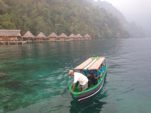 Surprise Bertemu Turis Jerman dalam Perjalanan menuju Ora yang Cantik