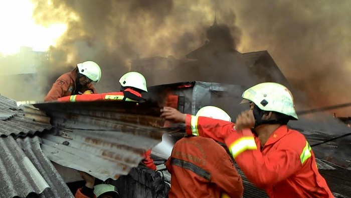 Kebakaran di Rawamangun, Total 80 Rumah Semi Permanen Dilalap Api