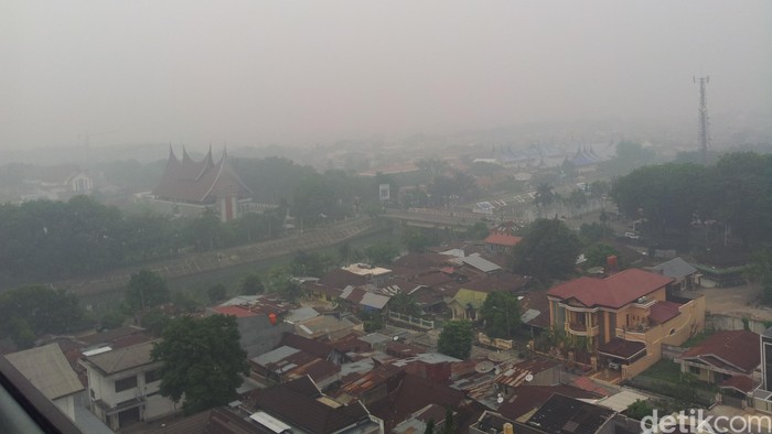 Kabut Asap Kembali Selimuti Langit Padang