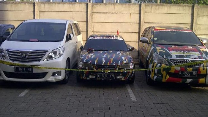 Alphard dan Mobil Berstiker Ormas Disita dari Pelaku Penganiaya Petugas BC