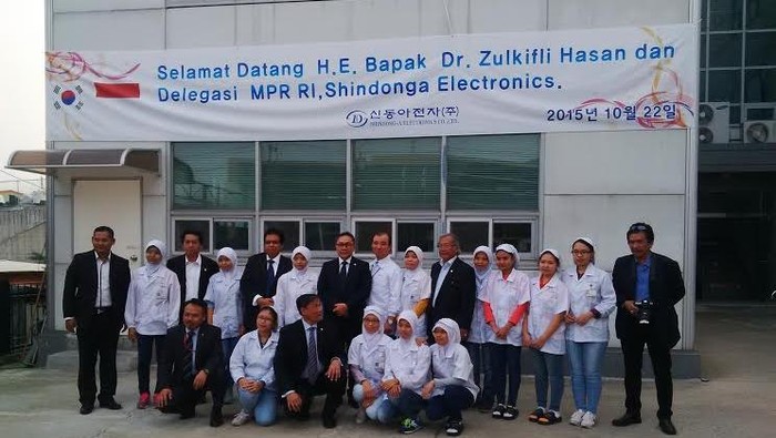 Zulkifli Hasan Kunjungi WNI yang Bekerja di Korsel, Begini Suasananya