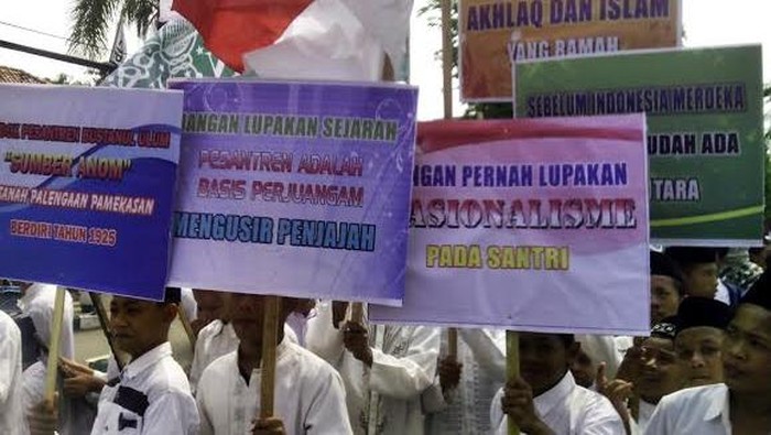 5.000 Orang Pawai Keliling Kota Pamekasan Peringati Hari Santri