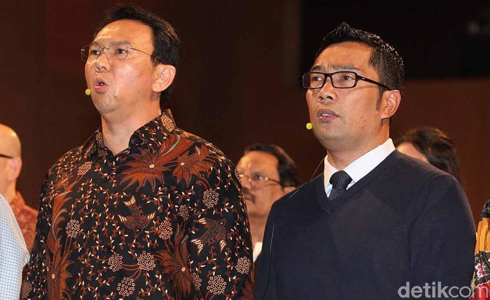 Antara Ahok dan Ridwan Kamil soal Pemecatan Pejabat