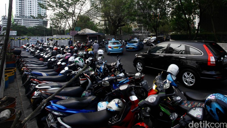 Ilustrasi parkir motor Foto: Hasan Alhabshy Ilustrasi parkir motor Foto: Hasan Alhabshy