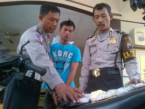 Razia Lalin, Polisi di Semarang Tangkap Pengedar 680 Butir Pil Koplo