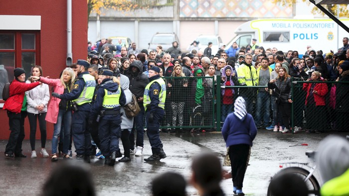 Bunuh 2 Orang di Sekolah Swedia, Pria Bertopeng Pengagum Hitler