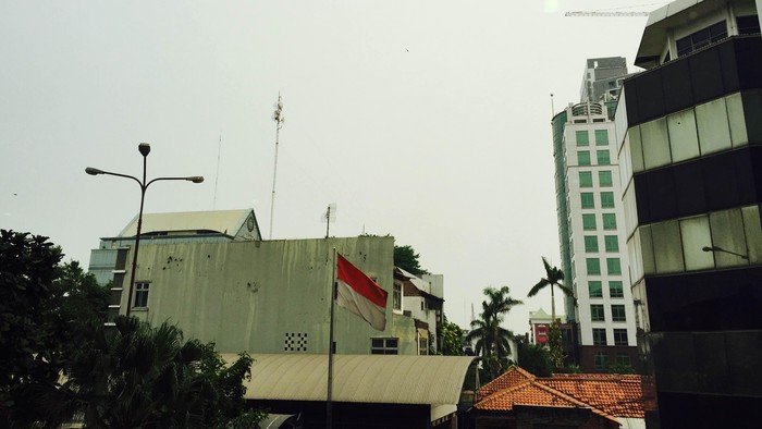 Kabut Asap Tipis Efek Kebakaran Hutan Mulai Tutupi Langit Jakarta