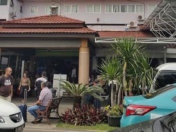 Penerbangan di Bandara Husein Kembali Normal