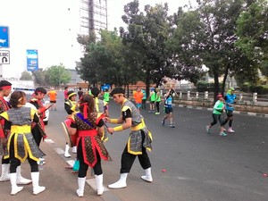 Genderang Taiko Pembakar Semangat Pelari Jakarta Marathon