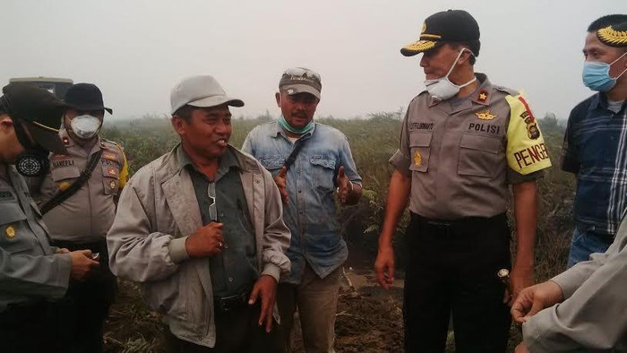 Kapolda Jambi Turun ke Lokasi Pemadaman Api di Lahan Gambut