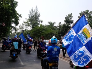 Jelang Pawai Kemenangan, Bobotoh Persib Mulai Padati Jalanan Bandung