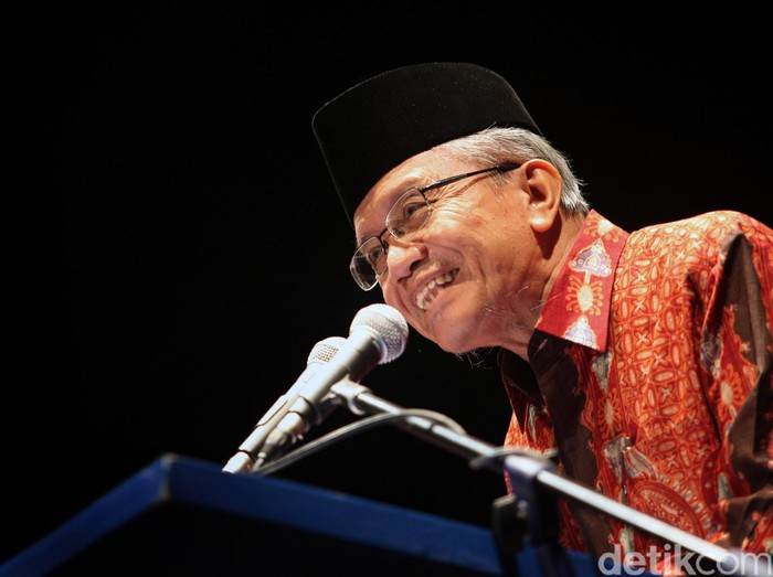 Ulang Tahun Ke 85 Taufiq Ismail Ingatkan Tahayul Dan Main Handphone