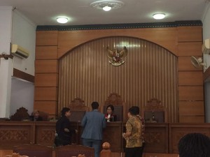 Tersangka Mobil Listrik Absen di Sidang Perdana Praperadilan