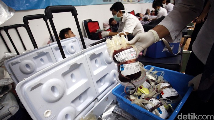 Hepatitis termasuk dalam jenis penyakit yang menular, salah satunya lewat cairan tubuh seperti darah. Lalu bolehkah donor darah jika pernah mengidapnya? Foto: Rachman Haryanto/detikcom Hepatitis termasuk dalam jenis penyakit yang menular, salah satunya lewat cairan tubuh seperti darah. Lalu bolehkah donor darah jika pernah mengidapnya? Foto: Rachman Haryanto/detikcom