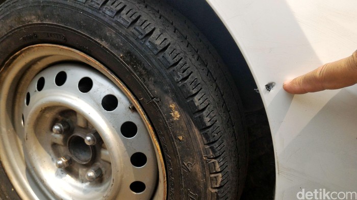 Begini Penampakan Lubang Peluru di Taksi Express yang Ditembak