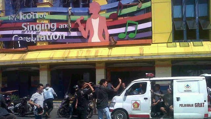 Polisi Data Ruangan dan Pengunjung Telusuri Penyebab Kebakaran Inul Vizta Manado