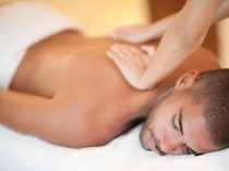 Coba-coba Pijat di Pinggir Pantai Phuket, Turis Berakhir Tewas