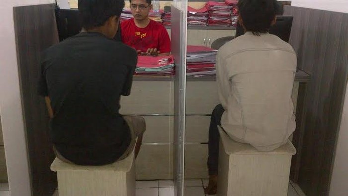 Polisi Tangkap 2 Suporter Bola yang Mengamuk di Jember