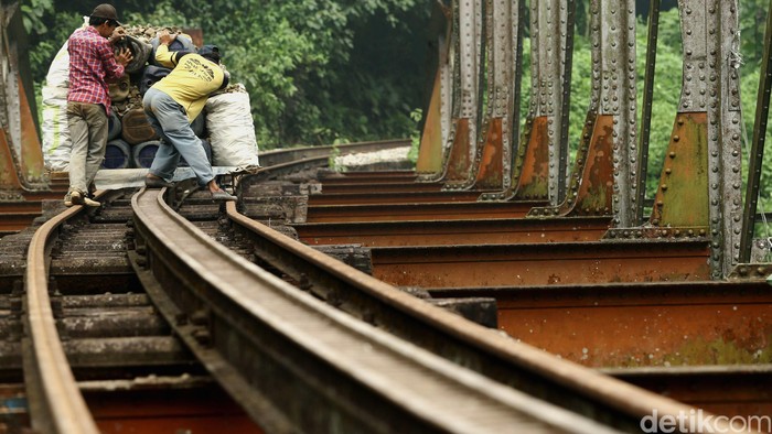 Ditjen Perkeretaapian Petakan 127 Jalur KA Rawan Banjir dan Longsor
