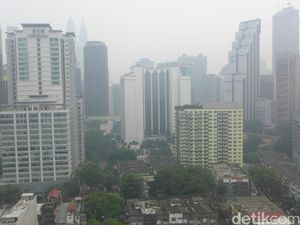 Mahathir Turun Tangan Sikat Penyebab Kabut Asap