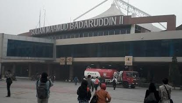 Bandara Sutan Mahmud Badaruddin, Palembang dikepung asap.