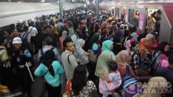Listrik Kembali Normal Pasca Gardu Terbakar, KRL Bisa Melintas ke Stasiun Maja