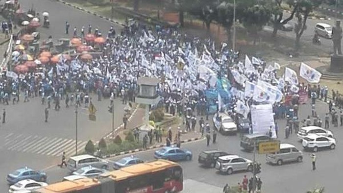 Buruh Demo di Depan Istana, Lalu Lintas Macet