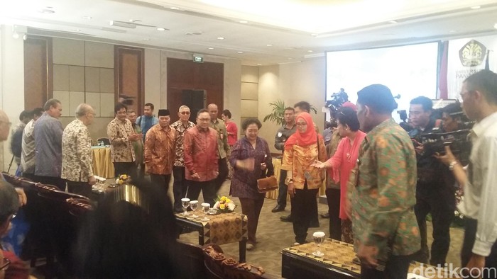 Megawati Hadiri Peluncuran Buku Revolusi Pancasila Karya Yuddy Latief